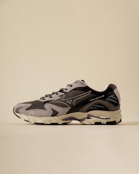 Mizuno Wave Rider 10 Gashadokuro